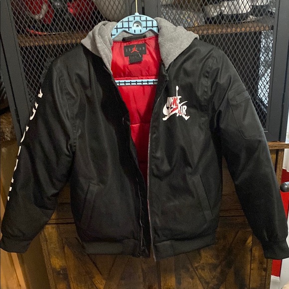 Nike Air Black Jacket with Red Lining - Picture 1 of 5
